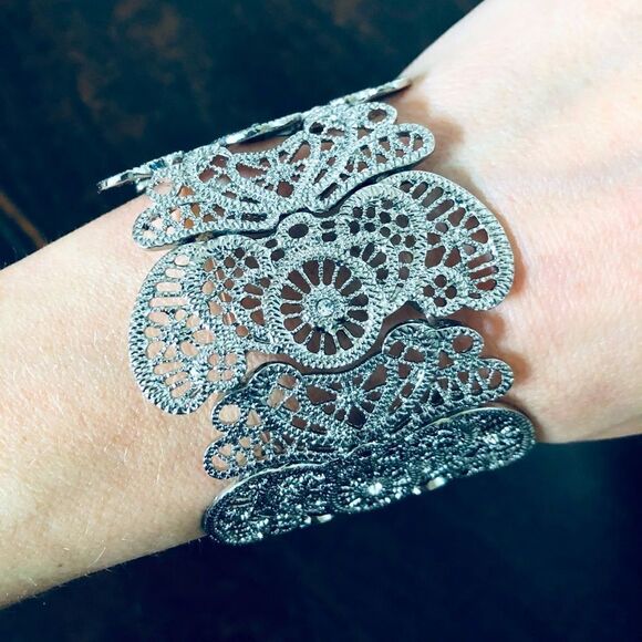 Silver Lace Mesh Stretch Metal Crystal Cuff Bracelet - Picture 2 of 2
